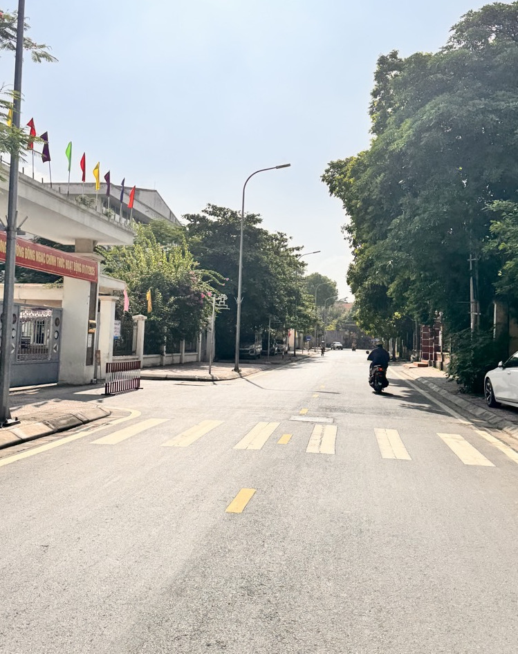 ĐÔNG NGAC - NHÀ MỚI 6 TẦNG, THANG MÁY – NGÕ Ô TÔ – GẦN TRƯỜNG HỌC CÁC CẤP-VIEW ĐẸP.